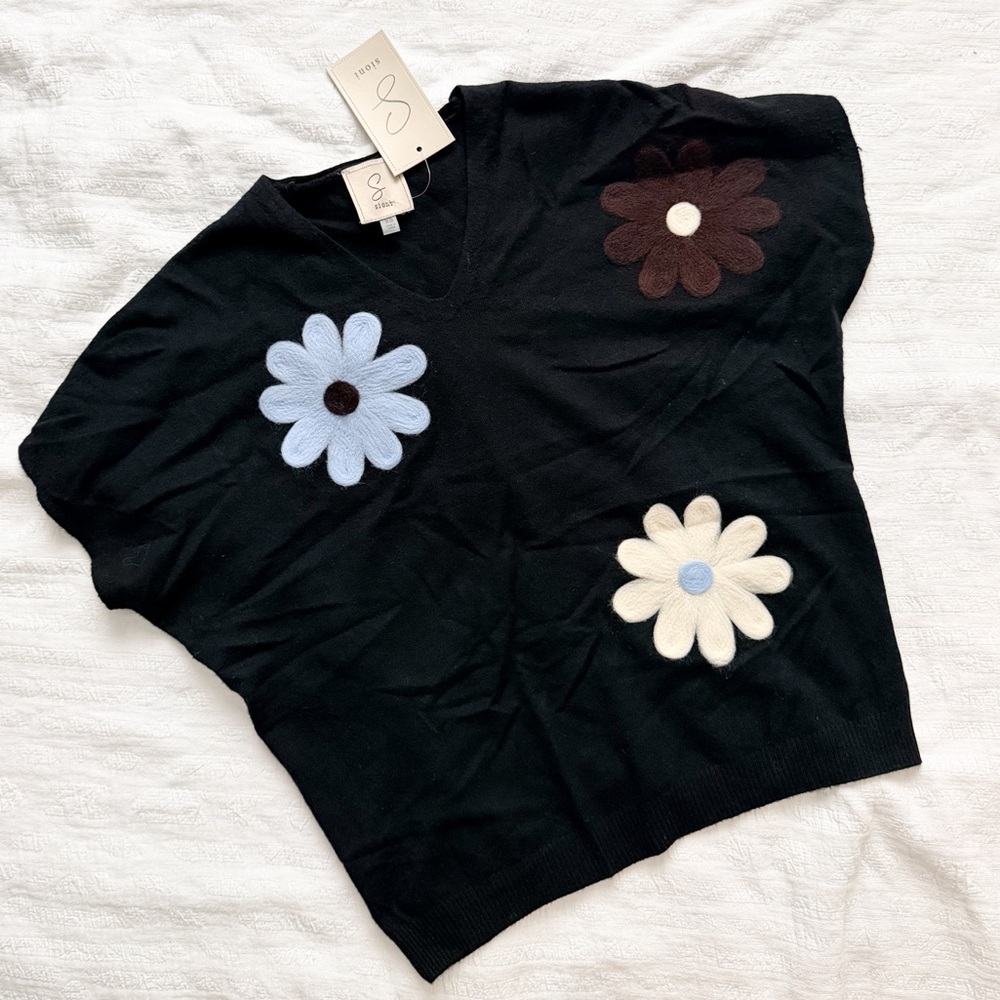 Sioni Black Embroidered Sweater